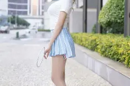 嫁豪门生3娃被丈夫赶走如今身家亿万与小17岁男友很甜蜜