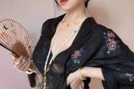 湾湾知名主播爆料小杨阿姨早就想辞职了近期视频情绪颓废低迷